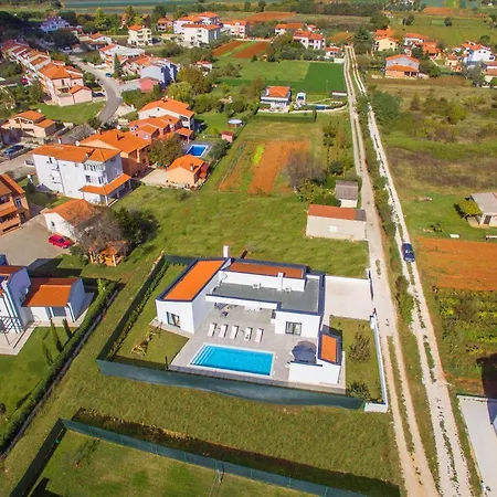 Vila Vila Mateo