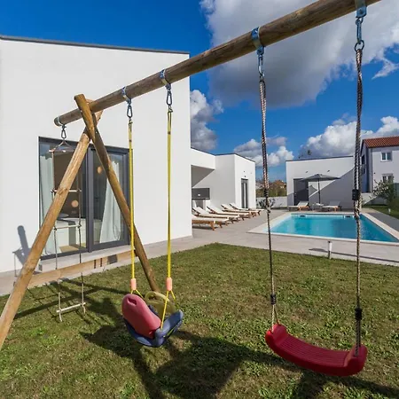 Vila Vila Mateo *