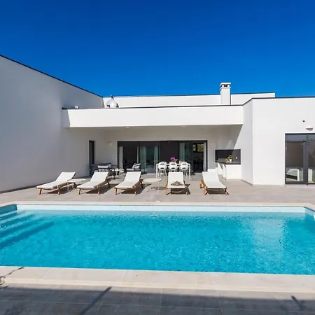 Villa Vila Mateo *